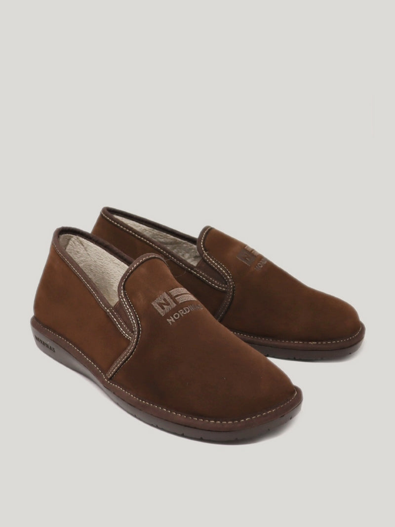 Zapatilla NORDIKAS Cerrada Ante MOKA