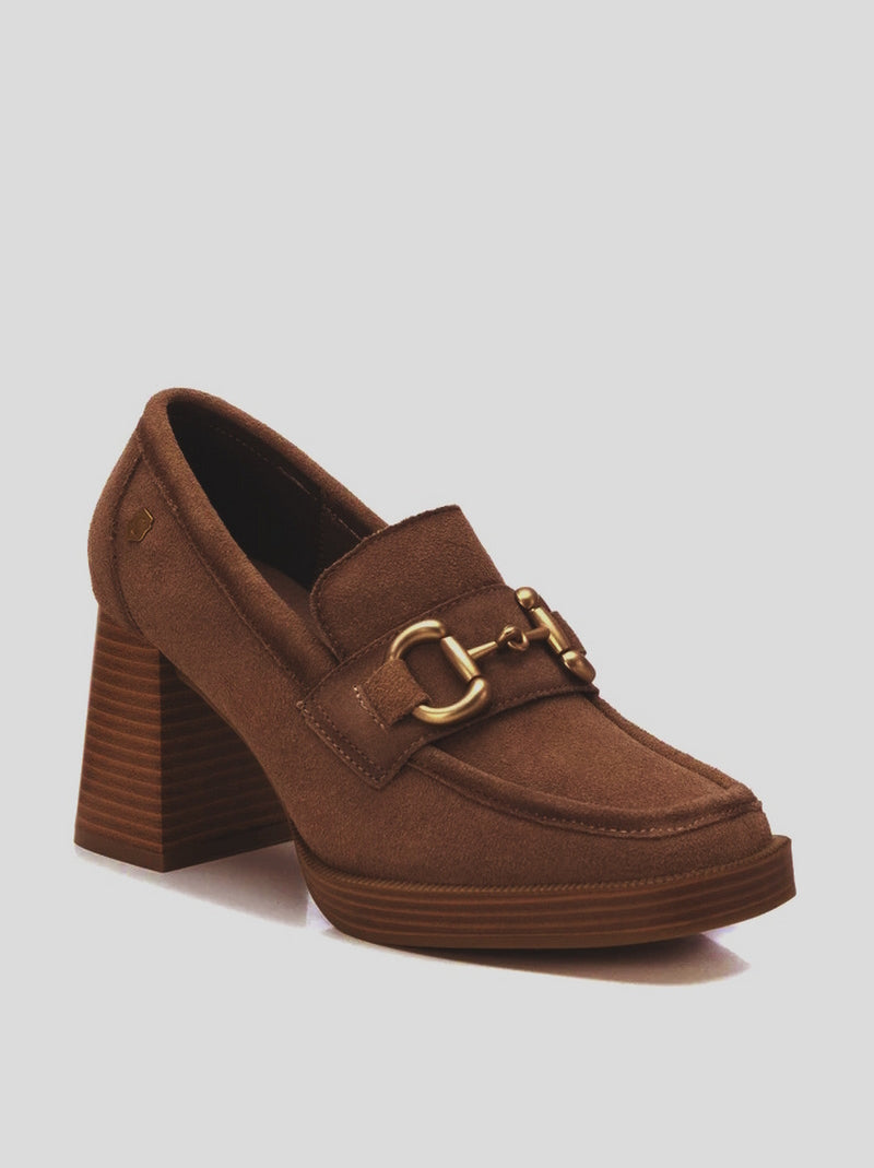 Mocasín Tacón Hebilla CARMELA Ante CAMEL
