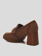 Mocasín Tacón Hebilla CARMELA Ante CAMEL