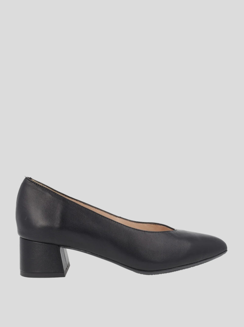 Salón en Punta NE.KA.NE Tacón Piel NEGRO