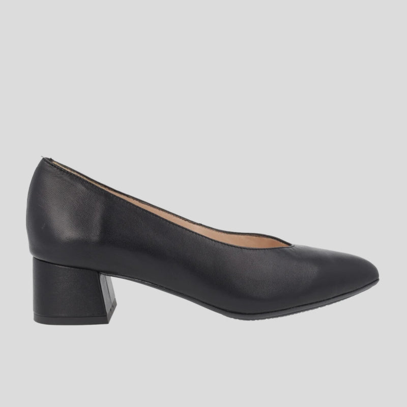 Salón en Punta NE.KA.NE Tacón Piel NEGRO