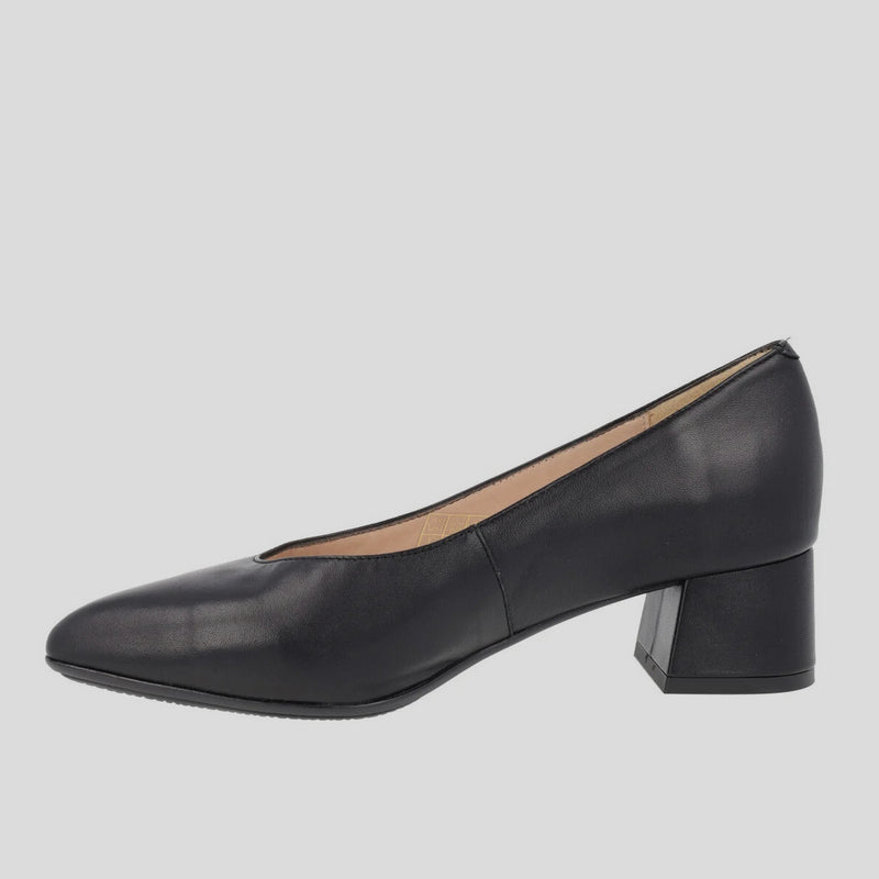 Salón en Punta NE.KA.NE Tacón Piel NEGRO