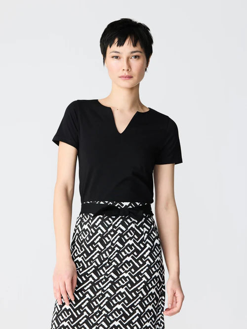 Camiseta ESCORPION Cuello Chilaba NEGRO