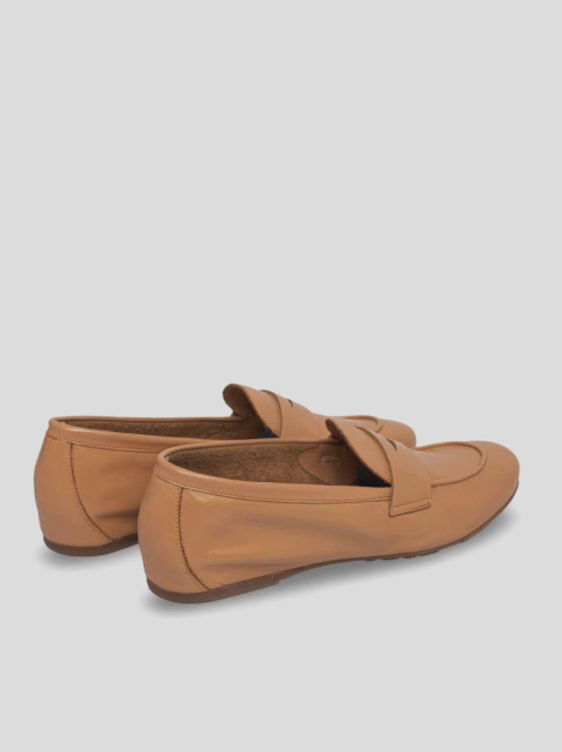 Mocasín Cuña Baja WONDERS Piel CUERO