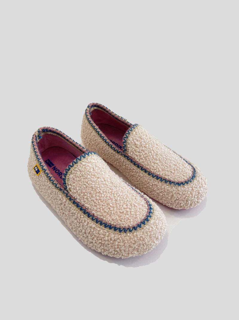 Zapatilla Cerrada NORDIKAS Dolly Arena