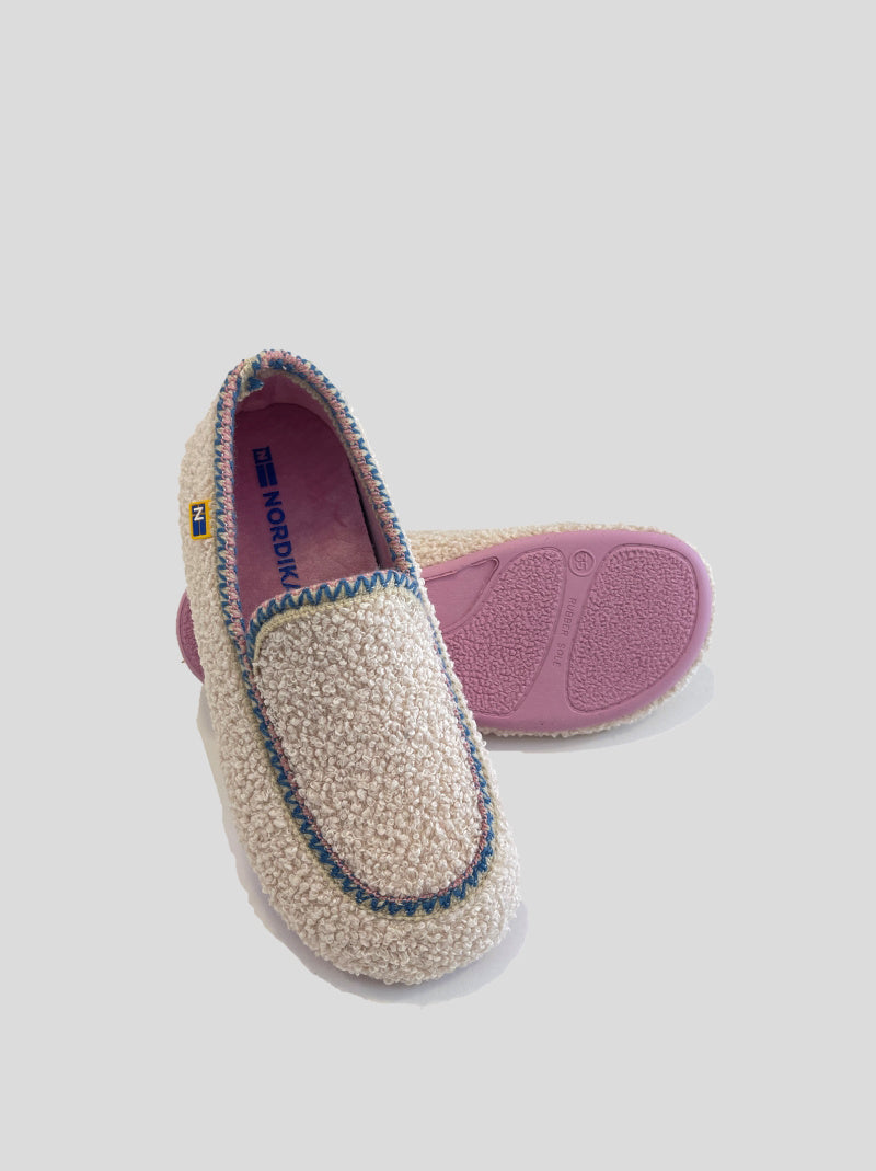 Zapatilla Cerrada NORDIKAS Dolly Arena