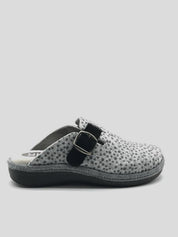 Zapatilla Abierta GOTAS Hebilla GRIS