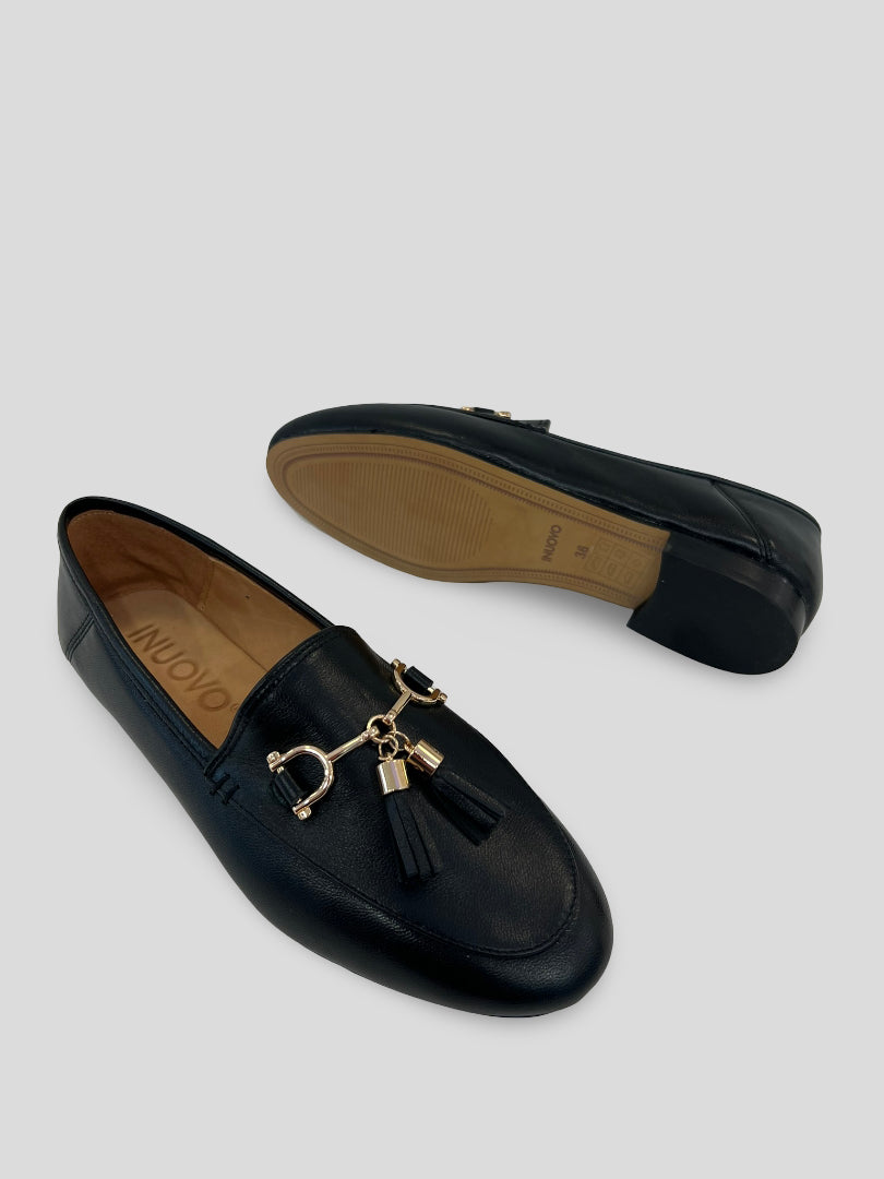 Mocasín Borlas INUOVO piel NEGRO