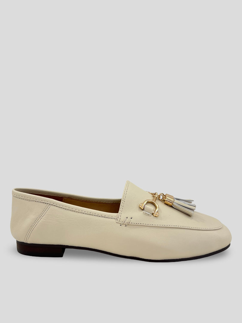 Mocasín Borlas INUOVO piel CRUDO
