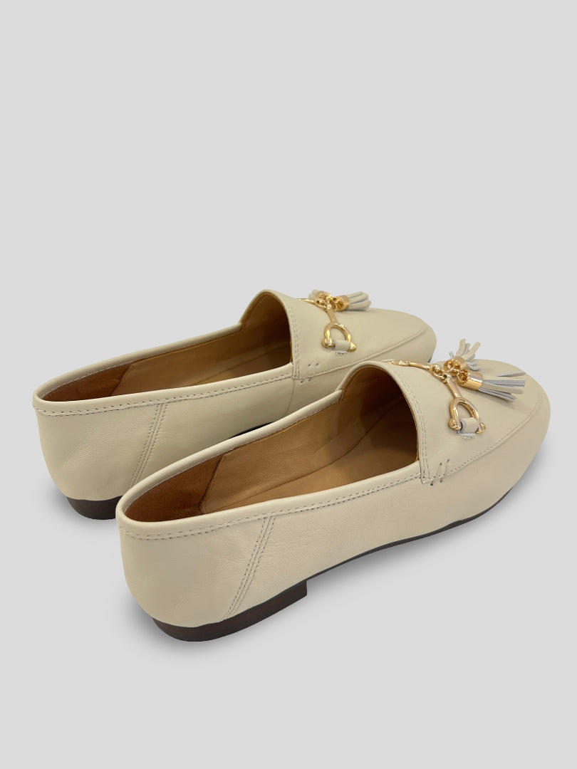 Mocasín Borlas INUOVO piel CRUDO