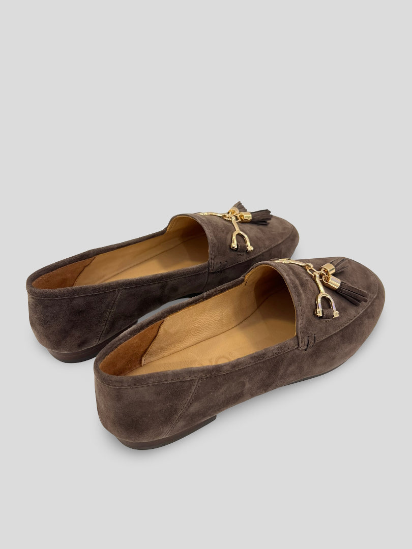 Mocasín Borlas INUOVO Ante MARRÓN