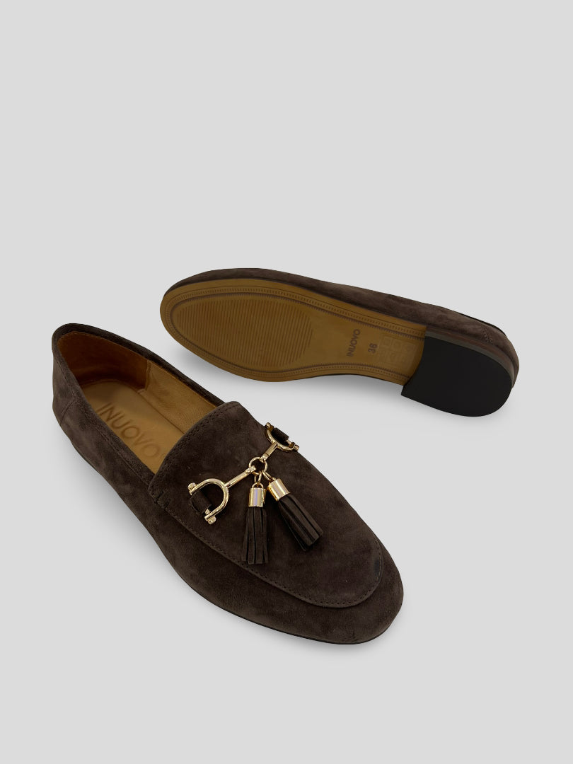 Mocasín Borlas INUOVO Ante MARRÓN