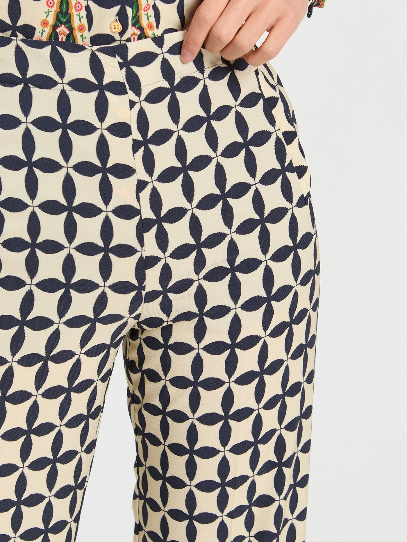 Pantalón VILAGALLO Estampado Folk